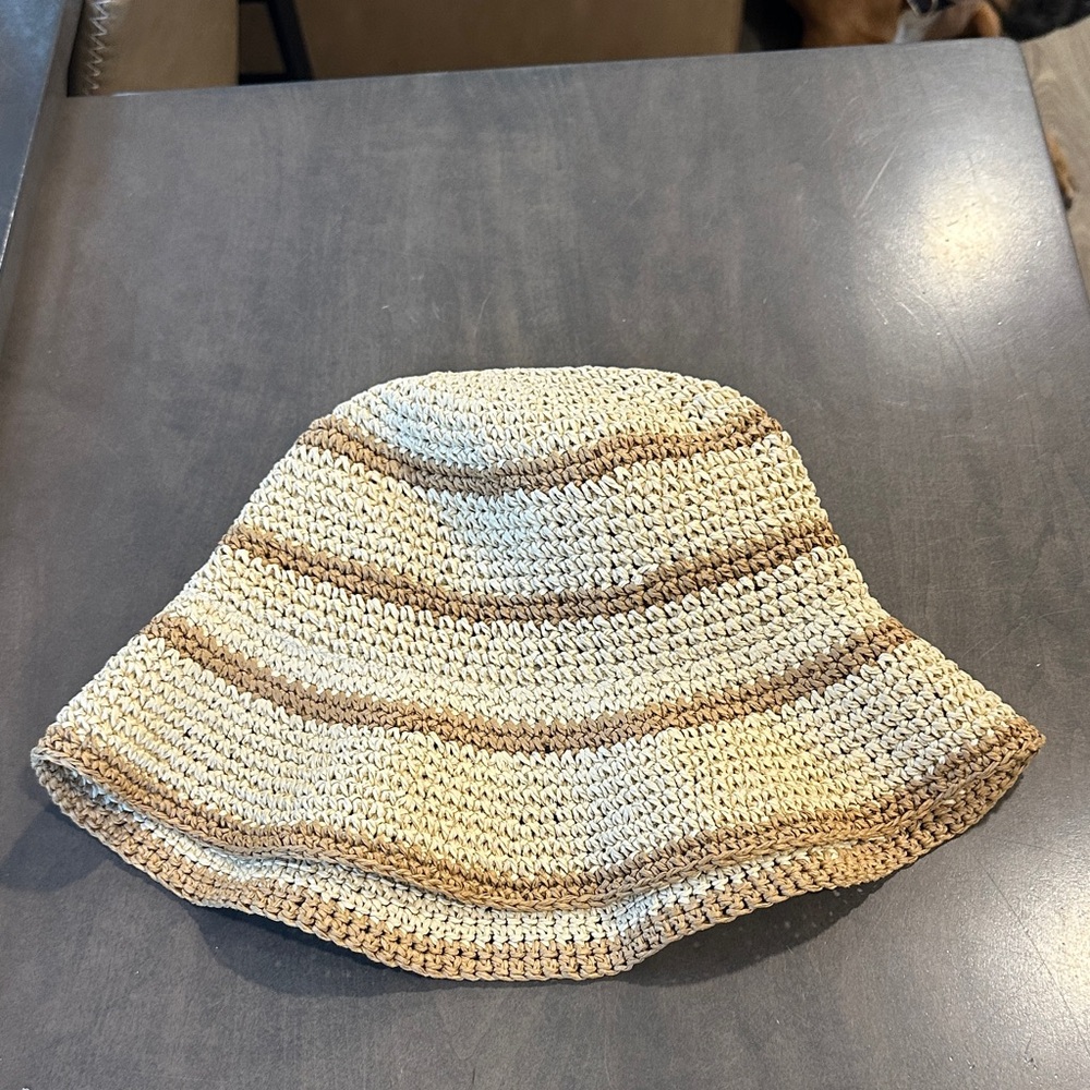 Universal Thread Beige and Brown Crochet Bucket Hat